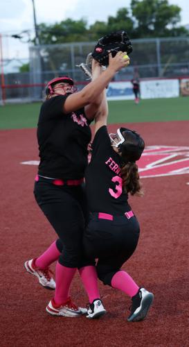 A DIV Malagon and Fernandez go for fly.jpg